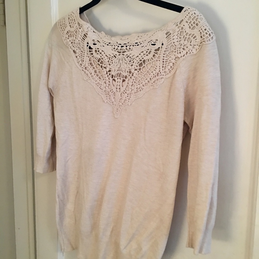 Cream laced sweater 🏷